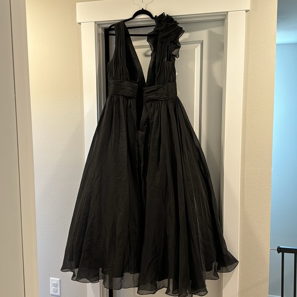 Mac Duggal Ruffle Shoulder V-Neck Chiffon Gown Black Size 14 Formal Dress - Picture 7 of 11